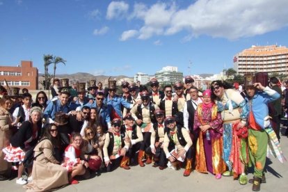 Juan Antonio Almansa, Dios Momo, leyó el testamento de la sardina en las Almadrabillas. Fotos: JA Barrios