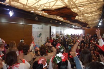 Juan Antonio Almansa, Dios Momo, leyó el testamento de la sardina en las Almadrabillas. Fotos: JA Barrios