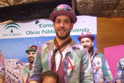 Juan Antonio Almansa, Dios Momo, leyó el testamento de la sardina en las Almadrabillas. Fotos: JA Barrios