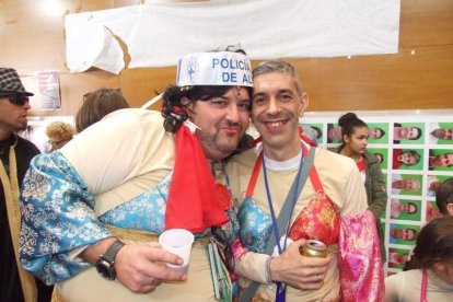 Juan Antonio Almansa, Dios Momo, leyó el testamento de la sardina en las Almadrabillas. Fotos: JA Barrios