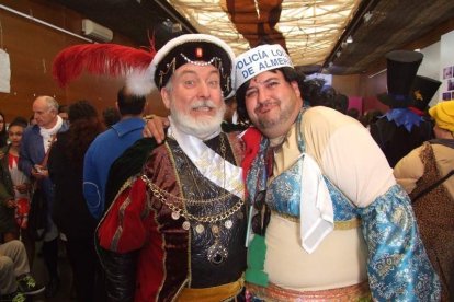 Juan Antonio Almansa, Dios Momo, leyó el testamento de la sardina en las Almadrabillas. Fotos: JA Barrios