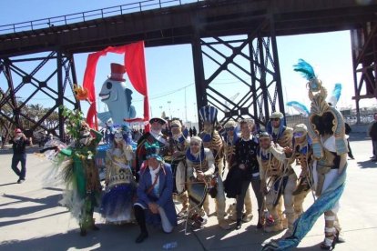 Juan Antonio Almansa, Dios Momo, leyó el testamento de la sardina en las Almadrabillas. Fotos: JA Barrios