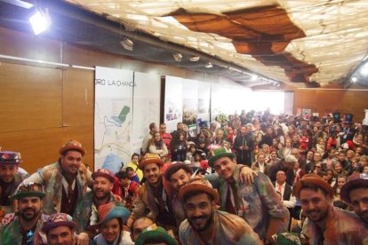 Juan Antonio Almansa, Dios Momo, leyó el testamento de la sardina en las Almadrabillas. Fotos: JA Barrios