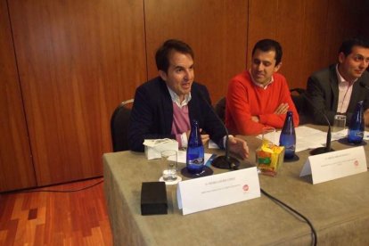 El acto estuvo presidido por Sergio Arráez, presidente de la Asociación. Fotos: JA Barrios