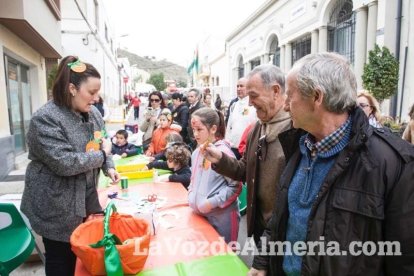 Gádor presume de naranjas en su cita anual más multitudinaria
