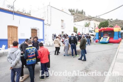 Gádor presume de naranjas en su cita anual más multitudinaria