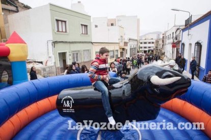 Gádor presume de naranjas en su cita anual más multitudinaria
