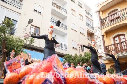 Gádor presume de naranjas en su cita anual más multitudinaria