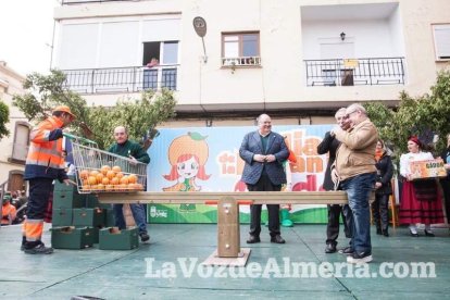Gádor presume de naranjas en su cita anual más multitudinaria
