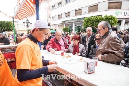 Gádor presume de naranjas en su cita anual más multitudinaria