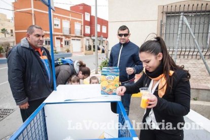 Gádor presume de naranjas en su cita anual más multitudinaria