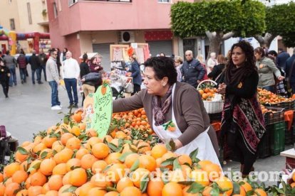Gádor presume de naranjas en su cita anual más multitudinaria
