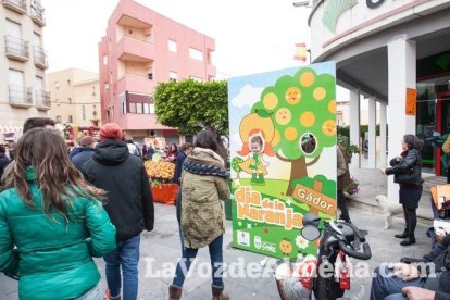 Gádor presume de naranjas en su cita anual más multitudinaria