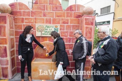 Gádor presume de naranjas en su cita anual más multitudinaria