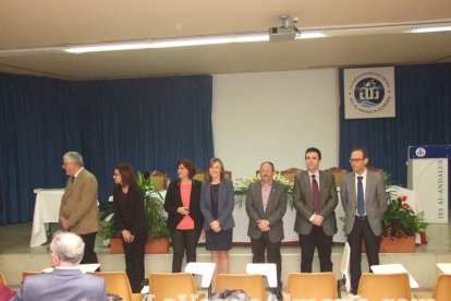 Acto homenaje a los 186 profesionales de la Enseñanza jubilados presidido por la delegada de Educación, Francisca Fernández. fotos JA Bar