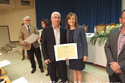 Acto homenaje a los 186 profesionales de la Enseñanza jubilados presidido por la delegada de Educación, Francisca Fernández. fotos JA Bar
