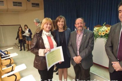 Acto homenaje a los 186 profesionales de la Enseñanza jubilados presidido por la delegada de Educación, Francisca Fernández. fotos JA Bar