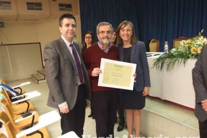 Acto homenaje a los 186 profesionales de la Enseñanza jubilados presidido por la delegada de Educación, Francisca Fernández. fotos JA Bar