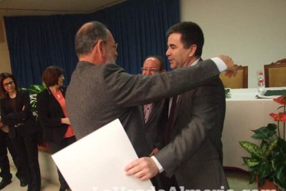 Acto homenaje a los 186 profesionales de la Enseñanza jubilados presidido por la delegada de Educación, Francisca Fernández. fotos JA Bar