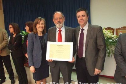 Acto homenaje a los 186 profesionales de la Enseñanza jubilados presidido por la delegada de Educación, Francisca Fernández. fotos JA Bar