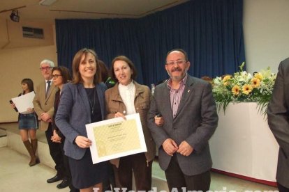 Acto homenaje a los 186 profesionales de la Enseñanza jubilados presidido por la delegada de Educación, Francisca Fernández. fotos JA Bar