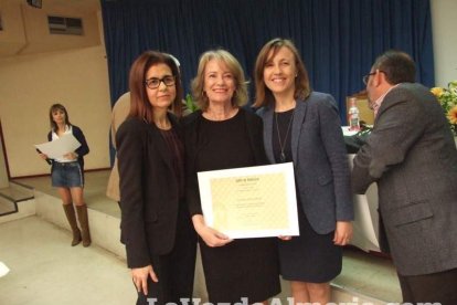 Acto homenaje a los 186 profesionales de la Enseñanza jubilados presidido por la delegada de Educación, Francisca Fernández. fotos JA Bar