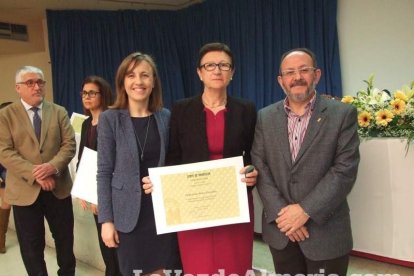 Acto homenaje a los 186 profesionales de la Enseñanza jubilados presidido por la delegada de Educación, Francisca Fernández. fotos JA Bar