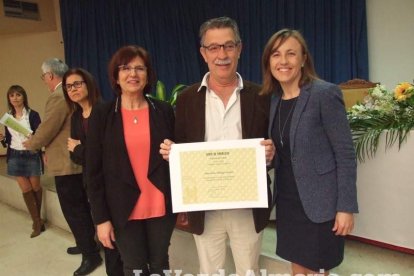 Acto homenaje a los 186 profesionales de la Enseñanza jubilados presidido por la delegada de Educación, Francisca Fernández. fotos JA Bar