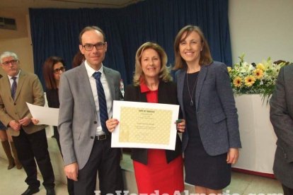 Acto homenaje a los 186 profesionales de la Enseñanza jubilados presidido por la delegada de Educación, Francisca Fernández. fotos JA Bar