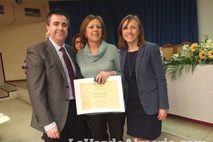 Acto homenaje a los 186 profesionales de la Enseñanza jubilados presidido por la delegada de Educación, Francisca Fernández. fotos JA Bar