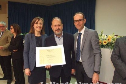 Acto homenaje a los 186 profesionales de la Enseñanza jubilados presidido por la delegada de Educación, Francisca Fernández. fotos JA Bar