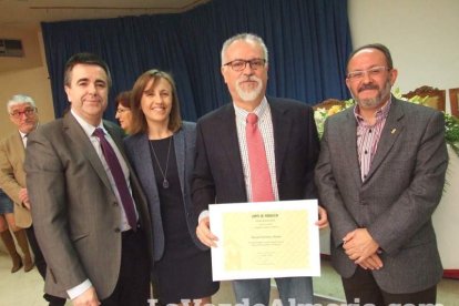Acto homenaje a los 186 profesionales de la Enseñanza jubilados presidido por la delegada de Educación, Francisca Fernández. fotos JA Bar