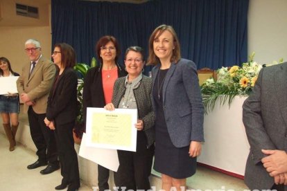 Acto homenaje a los 186 profesionales de la Enseñanza jubilados presidido por la delegada de Educación, Francisca Fernández. fotos JA Bar