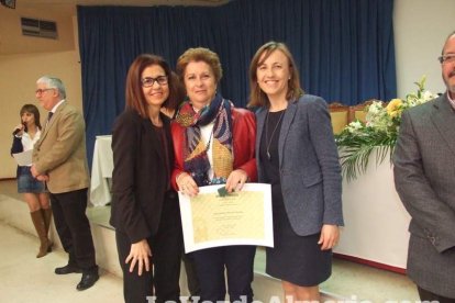 Acto homenaje a los 186 profesionales de la Enseñanza jubilados presidido por la delegada de Educación, Francisca Fernández. fotos JA Bar