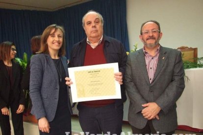 Acto homenaje a los 186 profesionales de la Enseñanza jubilados presidido por la delegada de Educación, Francisca Fernández. fotos JA Bar