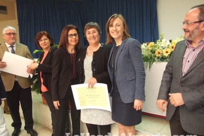 Acto homenaje a los 186 profesionales de la Enseñanza jubilados presidido por la delegada de Educación, Francisca Fernández. fotos JA Bar
