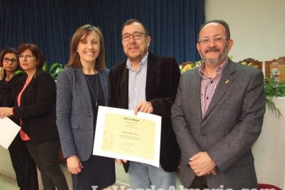 Acto homenaje a los 186 profesionales de la Enseñanza jubilados presidido por la delegada de Educación, Francisca Fernández. fotos JA Bar