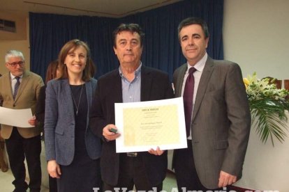 Acto homenaje a los 186 profesionales de la Enseñanza jubilados presidido por la delegada de Educación, Francisca Fernández. fotos JA Bar