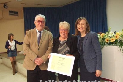 Acto homenaje a los 186 profesionales de la Enseñanza jubilados presidido por la delegada de Educación, Francisca Fernández. fotos JA Bar
