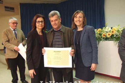 Acto homenaje a los 186 profesionales de la Enseñanza jubilados presidido por la delegada de Educación, Francisca Fernández. fotos JA Bar