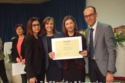 Acto homenaje a los 186 profesionales de la Enseñanza jubilados presidido por la delegada de Educación, Francisca Fernández. fotos JA Bar