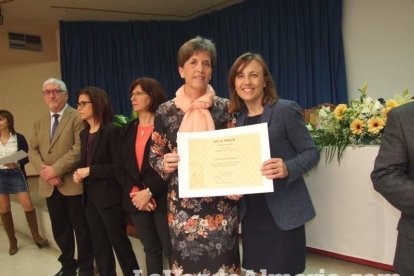 Acto homenaje a los 186 profesionales de la Enseñanza jubilados presidido por la delegada de Educación, Francisca Fernández. fotos JA Bar