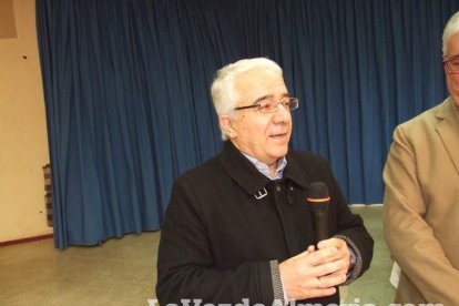 Acto homenaje a los 186 profesionales de la Enseñanza jubilados presidido por la delegada de Educación, Francisca Fernández. fotos JA Bar