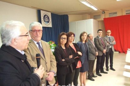 Acto homenaje a los 186 profesionales de la Enseñanza jubilados presidido por la delegada de Educación, Francisca Fernández. fotos JA Bar