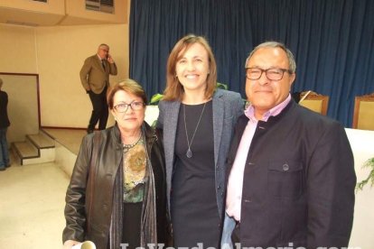 Acto homenaje a los 186 profesionales de la Enseñanza jubilados presidido por la delegada de Educación, Francisca Fernández. fotos JA Bar