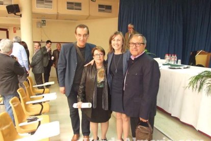 Acto homenaje a los 186 profesionales de la Enseñanza jubilados presidido por la delegada de Educación, Francisca Fernández. fotos JA Bar
