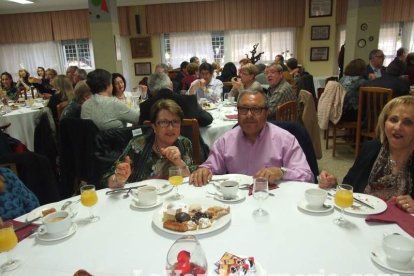 Acto homenaje a los 186 profesionales de la Enseñanza jubilados presidido por la delegada de Educación, Francisca Fernández. fotos JA Bar