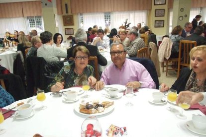 Acto homenaje a los 186 profesionales de la Enseñanza jubilados presidido por la delegada de Educación, Francisca Fernández. fotos JA Bar