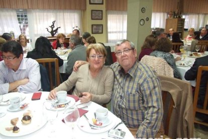 Acto homenaje a los 186 profesionales de la Enseñanza jubilados presidido por la delegada de Educación, Francisca Fernández. fotos JA Bar