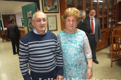 Acto homenaje a los 186 profesionales de la Enseñanza jubilados presidido por la delegada de Educación, Francisca Fernández. fotos JA Bar